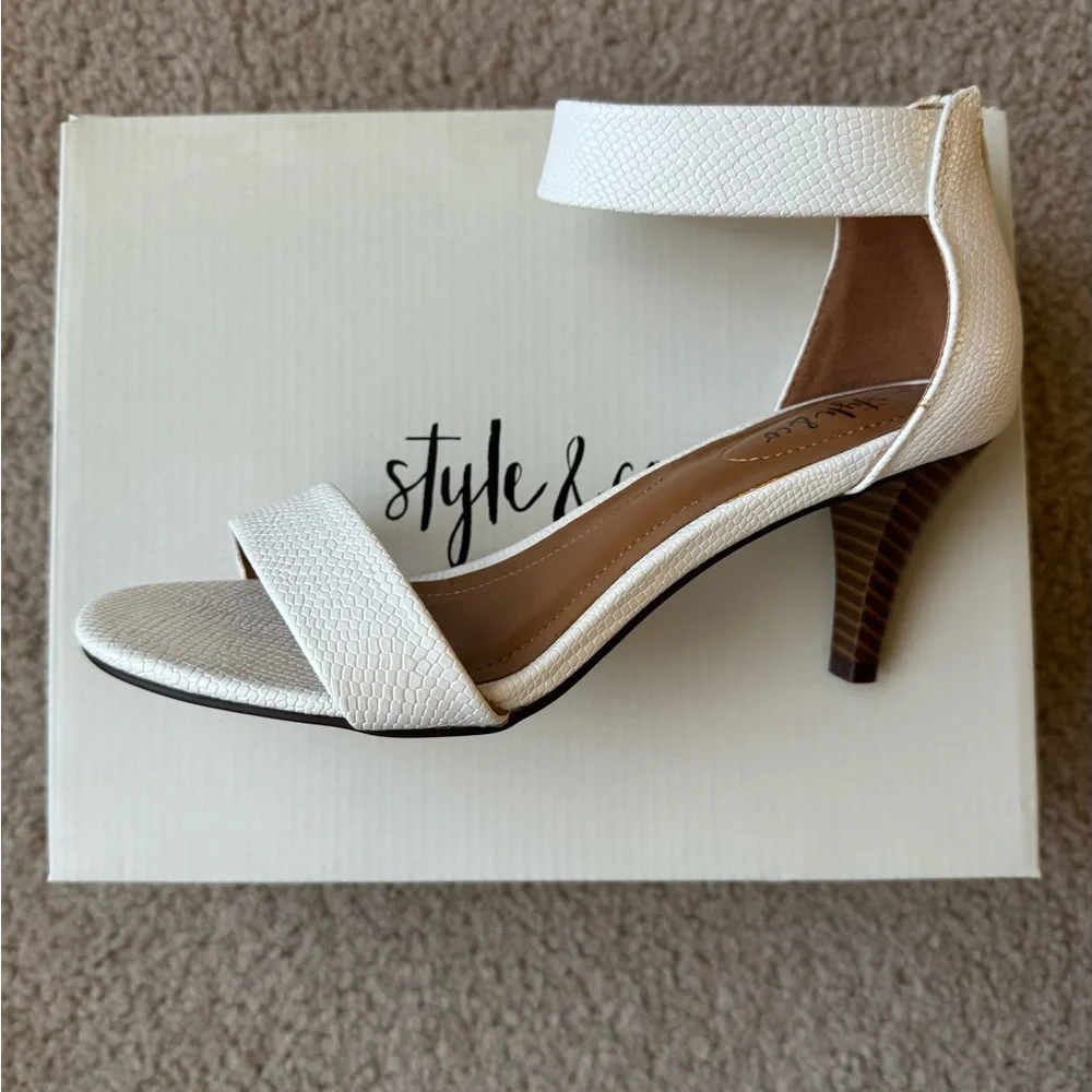 Style & Co White strappy Heel - Size 6 - Picture 3 of 4